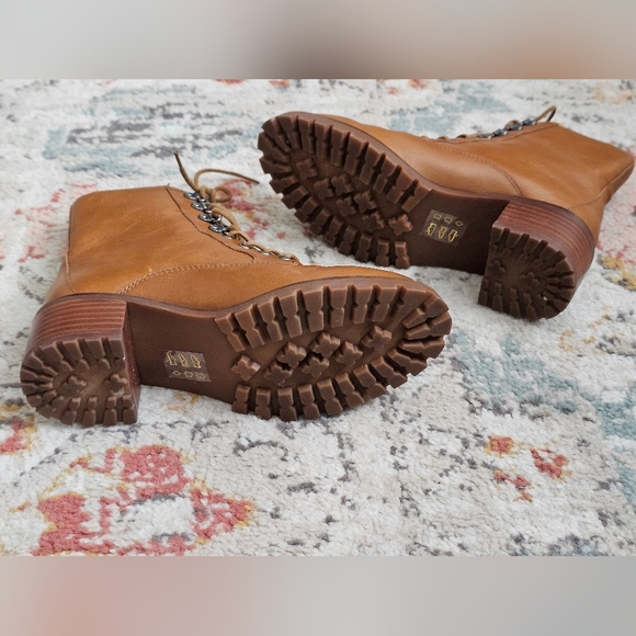 Madewell Leather Lace-Up Lugsole Boots - Picture 6 of 10